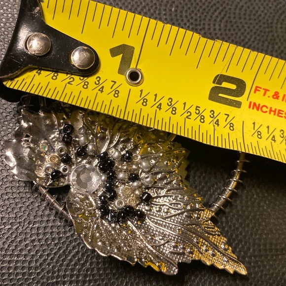 Vintage Silver tone Huge hoop dangling pierced Earrings with leaf with beads - Picture 7 of 9